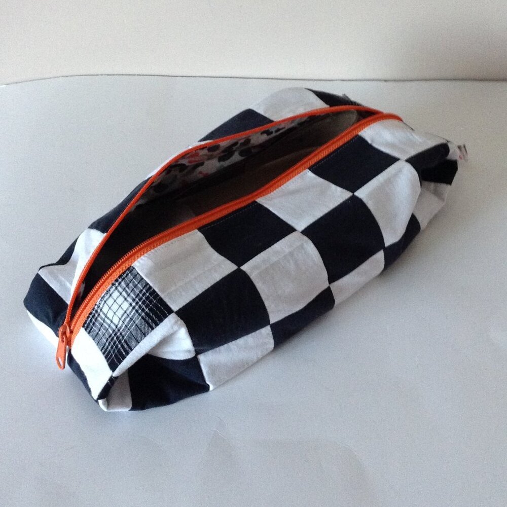 Handmade Expandable Checkered Zipper Travel Shoe Bag Upcycled Knitting Cosmetics